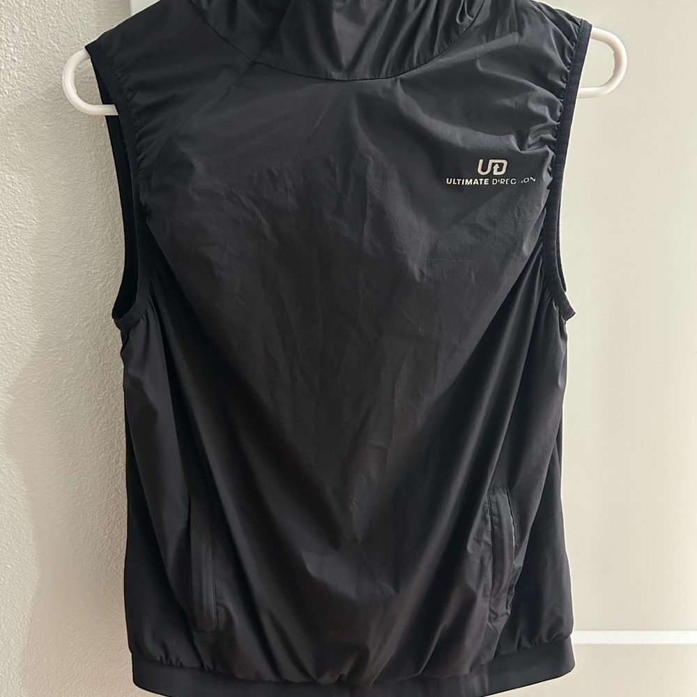 Ultimate Direction Black Sleeveless Vest